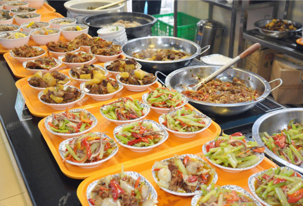 選對食堂承包企業(yè)，標準化公司員工餐飲管理